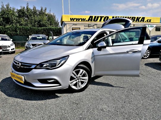 Opel Astra 1.6 CDTi Navi,Výhřevy